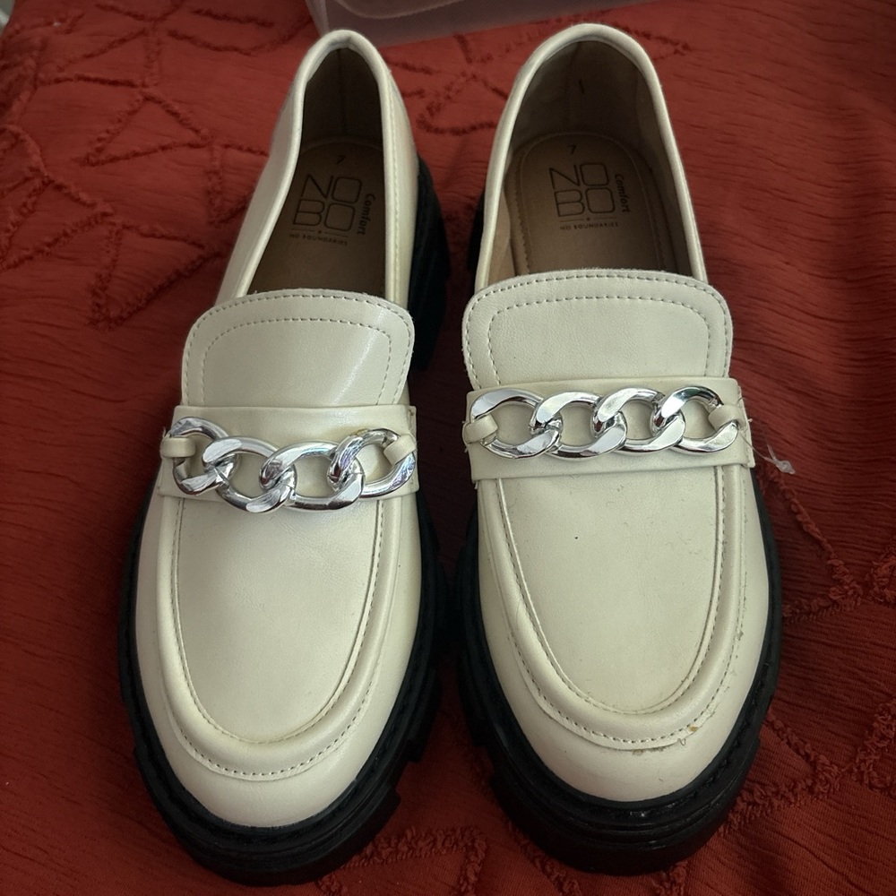No Boundaries Cream Loafers with Silver Chain